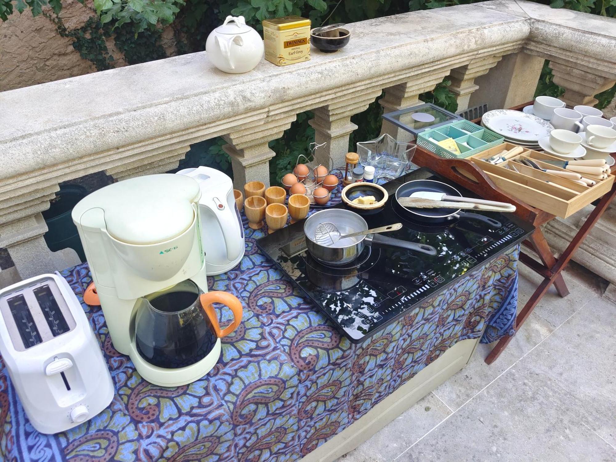 Rue Du Chateau A Cabrieres D'Avignon Bed & Breakfast ภายนอก รูปภาพ