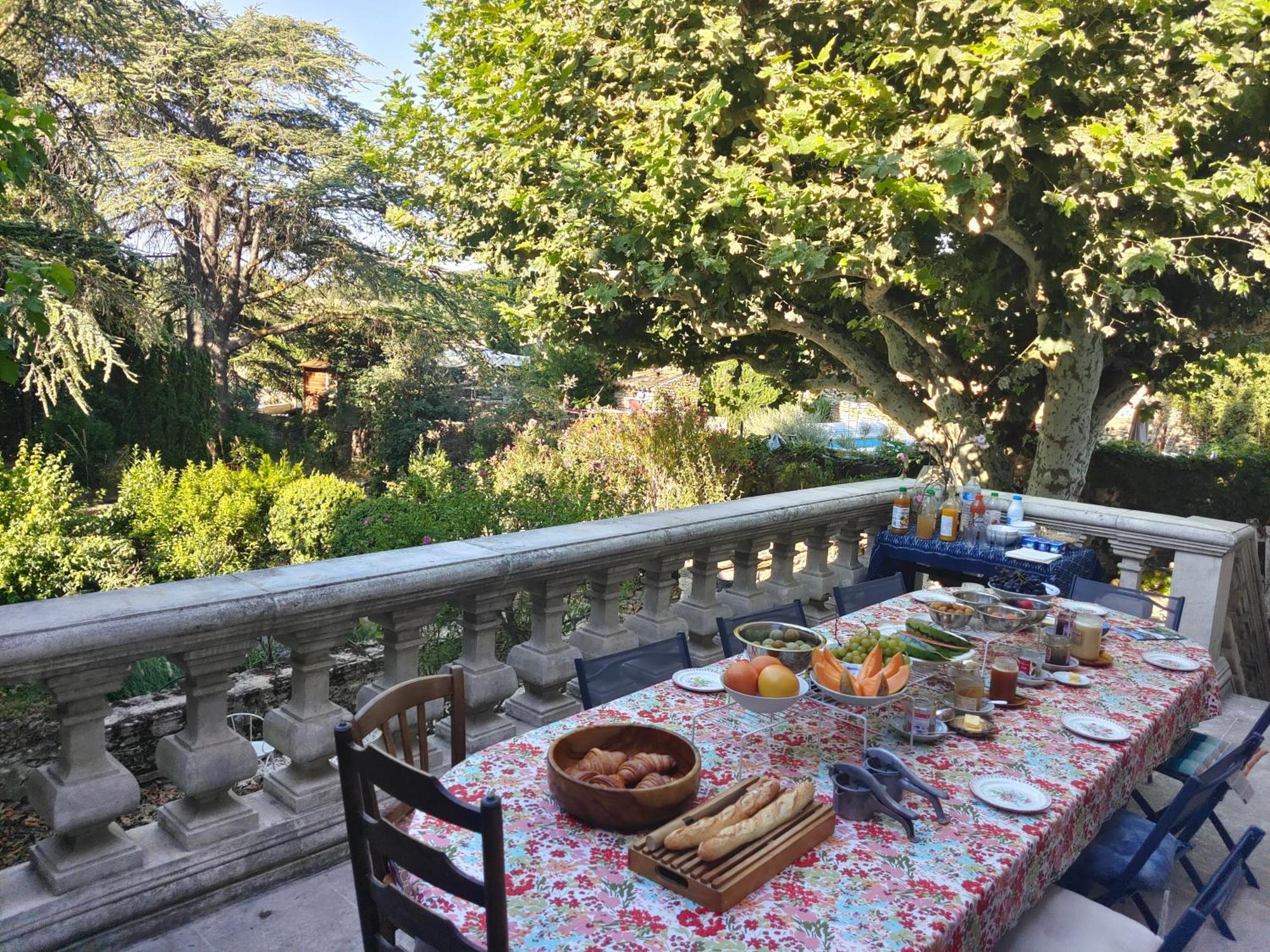 Rue Du Chateau A Cabrieres D'Avignon Bed & Breakfast ภายนอก รูปภาพ