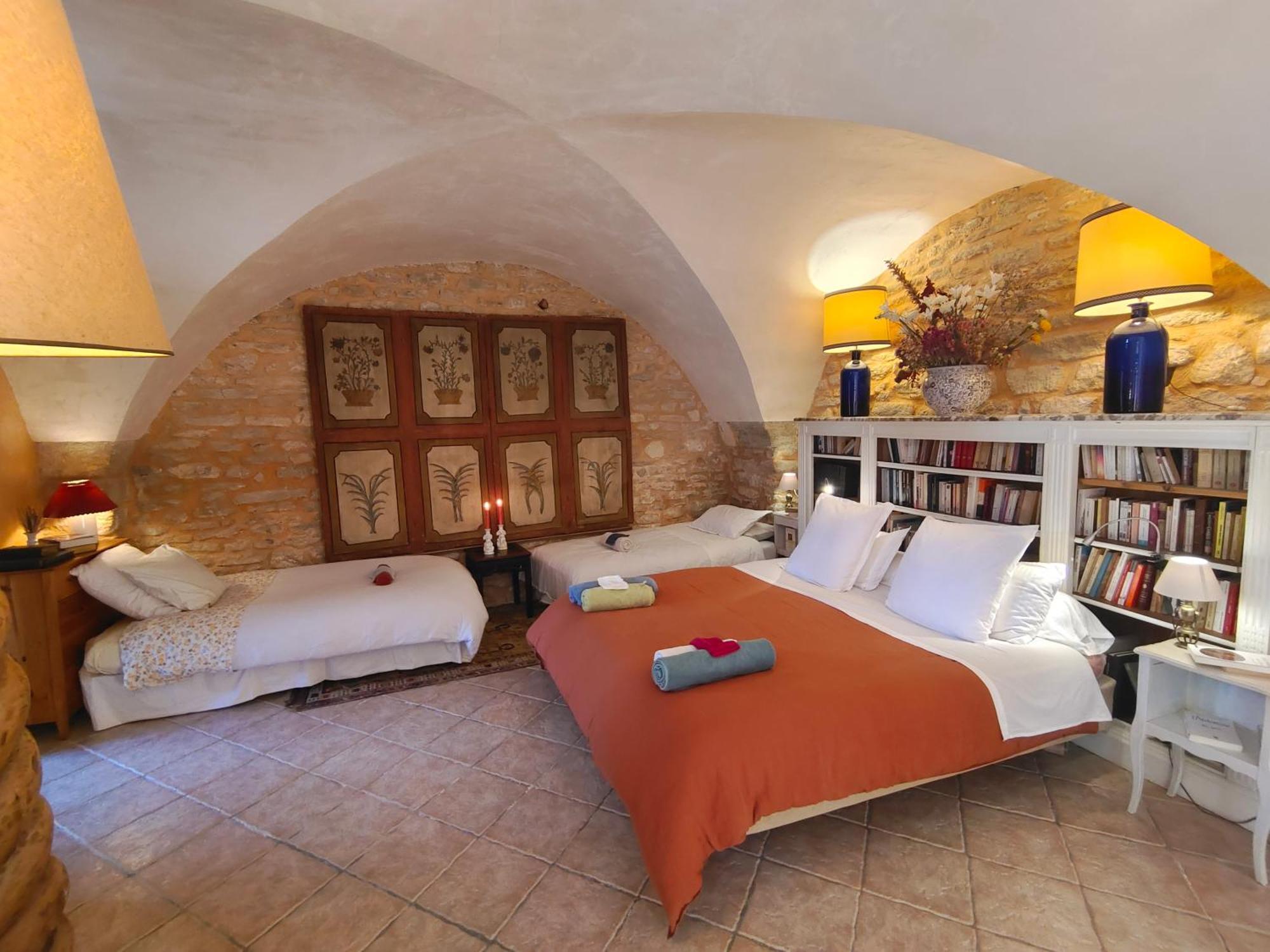 Rue Du Chateau A Cabrieres D'Avignon Bed & Breakfast ภายนอก รูปภาพ