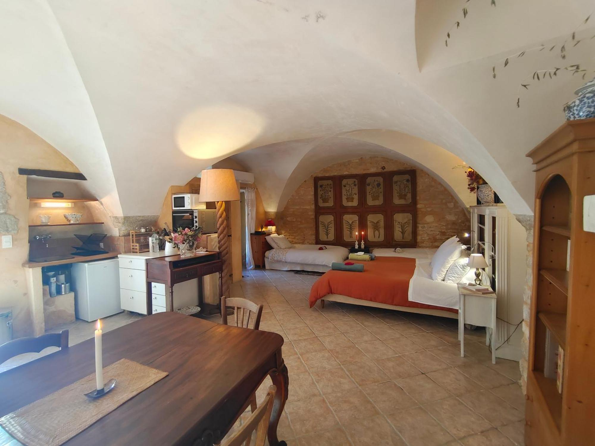 Rue Du Chateau A Cabrieres D'Avignon Bed & Breakfast ภายนอก รูปภาพ