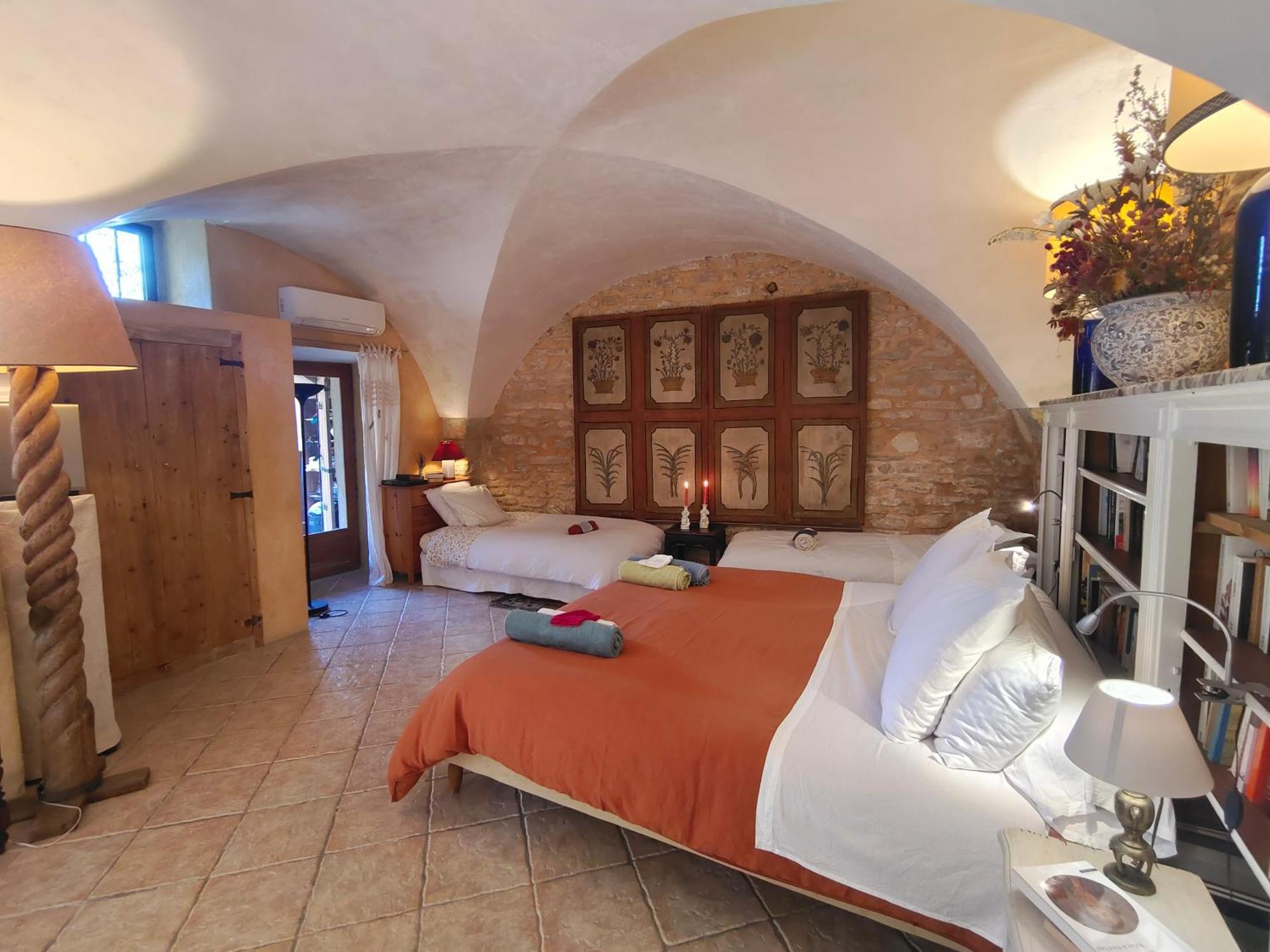 Rue Du Chateau A Cabrieres D'Avignon Bed & Breakfast ภายนอก รูปภาพ
